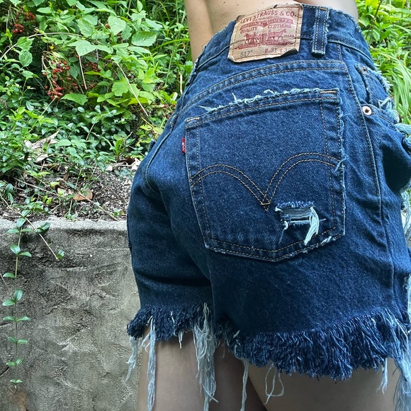 90s vintage high waist Levi cutoff jean shorts - Picture 3 of 4